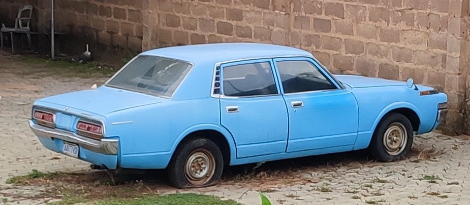 Oluwablessing10's tweet photo. @5dragons @Retromania4ever Please what year is this Toyota Crown? https://t.co/oyfOr9A2X1