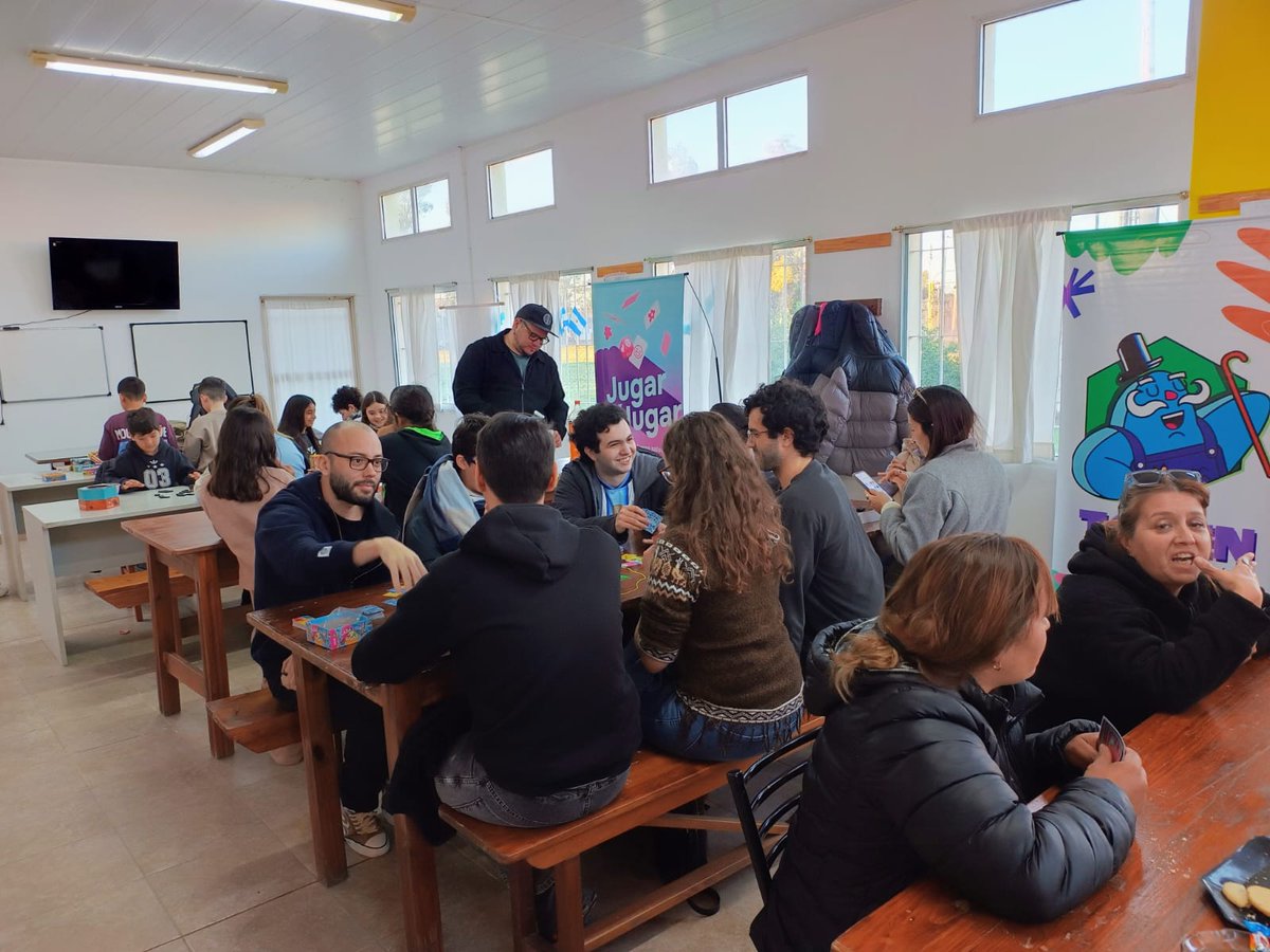 raulgallard's tweet photo. 🎲📚 JugarxJugar continúa recorriendo los distintos barrios Bahía!

#ApostarNoEsJugar

@MunicipioBahia @fsusbielles @DMPalomo @nataliamartire1 @culturambb https://t.co/XWAAmdRhDg