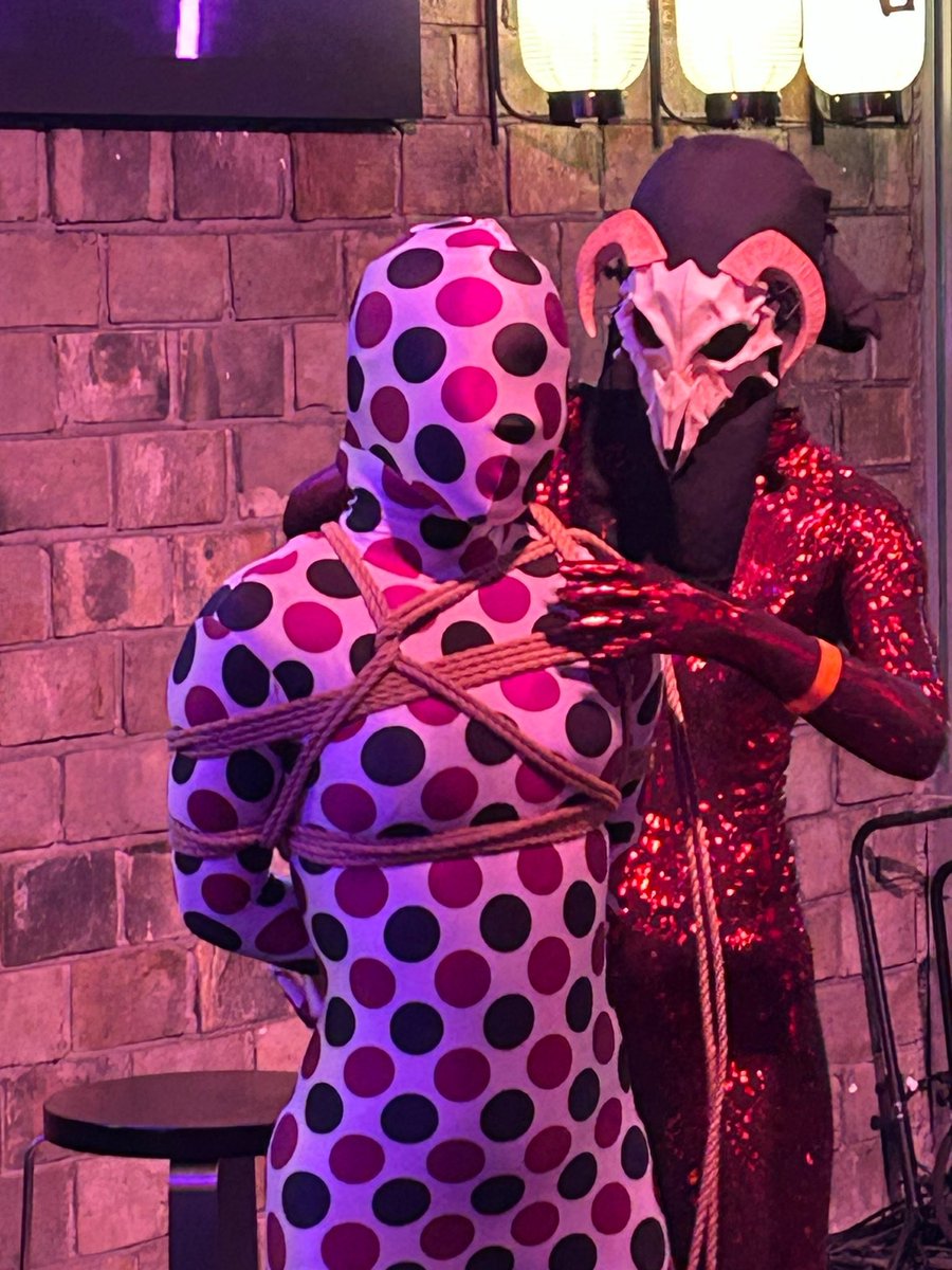 Zentai_suki's tweet photo. ゼンタイ買ったのに、最近着れてないぃ
過去写真を https://t.co/T2D7t1BmTl