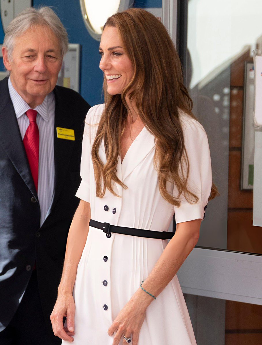 bornfirstkindly's tweet photo. With all the jewels in the vaults at her disposal, she still prefers the friendship bracelet I think was made for her by Princess Charlotte.
One of the rules of friendship bracelets is that you make a silent wish when it is tied on and your wish comes true when it naturally falls off.🥰