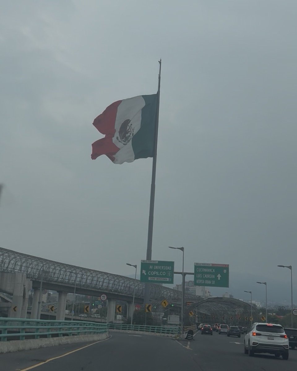henrywinter's tweet photo. Goodbye Mexico 😢 sad to leave. thanks for being such brilliant hosts in the Azteca and across your vibrant city. Thanks for being so sporting in defeat and embracing England fans with warmth and drinks. You lost a football match but won many, many friends 🇲🇽🏴󠁧󠁢󠁥󠁮󠁧󠁿🦁💚 https://t.co/A6CuJM9oKC