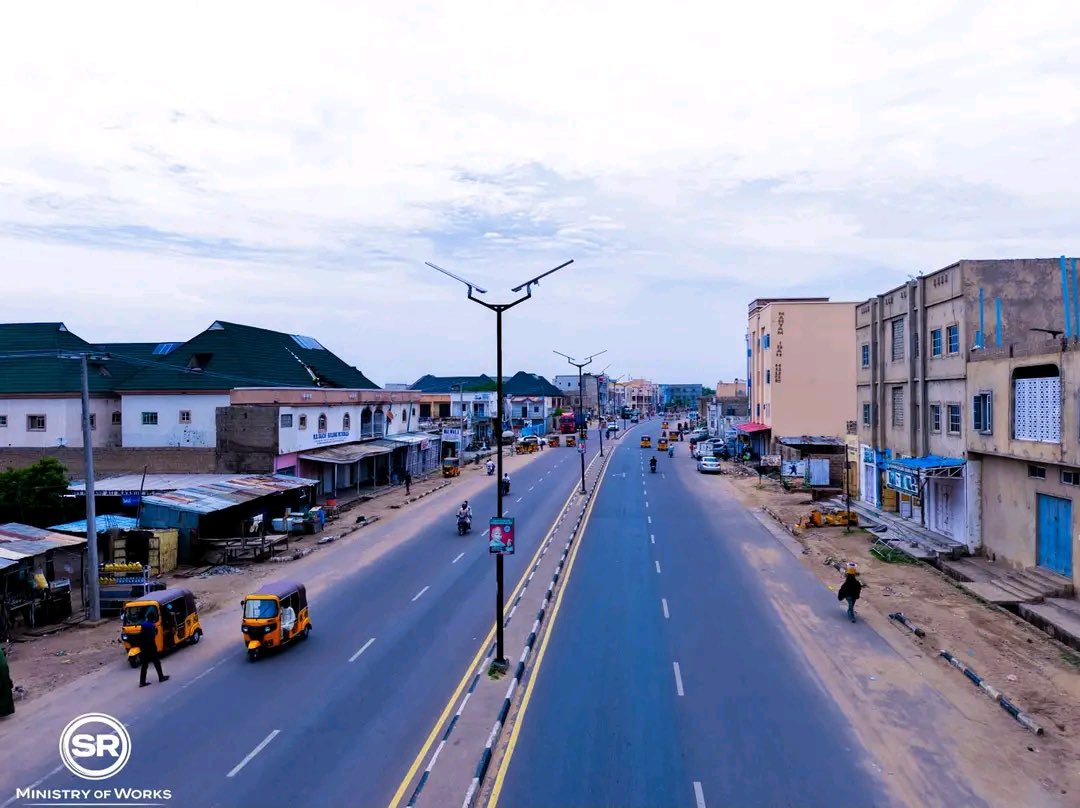 babarh_'s tweet photo. Muhammadu Buhari Way. New look. New lights. New standards.

With a fresh asphalt overlay and solar powered streetlights, the road now stands as proof of the Kano State Government’s commitment to lasting infrastructure.

#AbbaIsWorking
#KanoUrbanRenewal https://t.co/LEj8487bGy