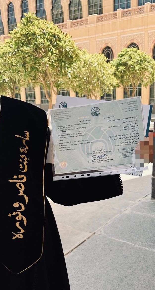 SOSss2000's tweet photo. الحمد لله من قبل ومن بعد. 🤍
بفضل الله أولًا، ثم بدعم عائلتي ووقفتهم وسندهم، أُسدل اليوم ستار هذه المرحلة بتحقيقي درجة البكالوريوس في القانون ، فله الحمد على فضله وتوفيقه، وأسأل الله أن يجعل القادم أجمل، وأن يبارك لي فيما هو آتٍ✨⚖️ https://t.co/wtaJ3lZj9o