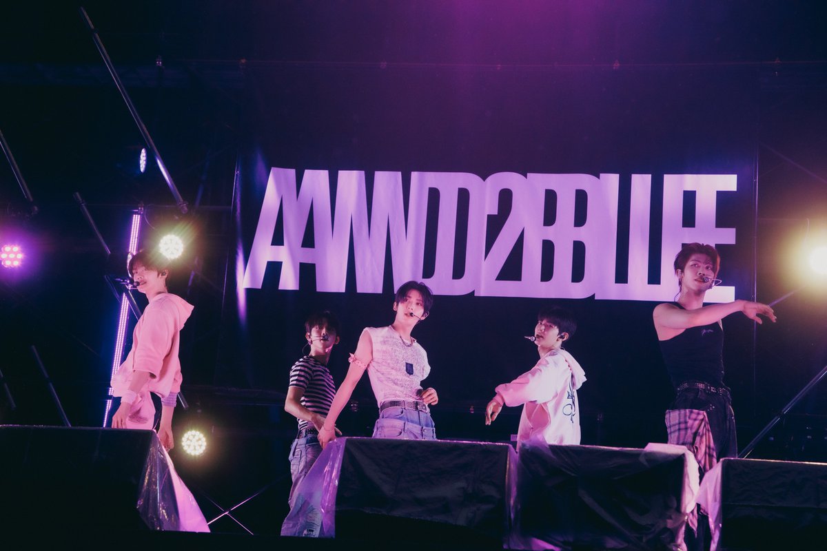 Kkorepo's tweet photo. 「イベントレポ」#AND2BLE（#アンダブル）、K-POPグループ初となる新宿・歌舞伎町でサプライズフリーライブ開催！
総勢約3,000人を超えるファンが駆けつけ大歓声　また、開催記念【日本限定特典付輸入盤】CD購入特典が決定
🔗https://t.co/FfSVJMiR0p https://t.co/mj0qS1kDZE