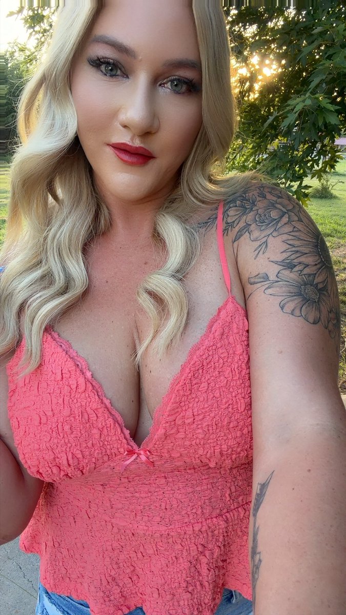 Txhotwife1's tweet photo. Hereโs to Milf Monday โ kicking off the week with curves and confidence ๐
#MilfMonday #MilfLife #HotMomEnergy #NaughtyVibes #MondayMotivation #CougarSeason #WeekOfFun #DirtyThirtyPlus #PlayfulAndDangerous #MilfGoals #GoodVibesAndBadDecisions #HornyForTheWeek https://t.co/RT4vBBYmmD