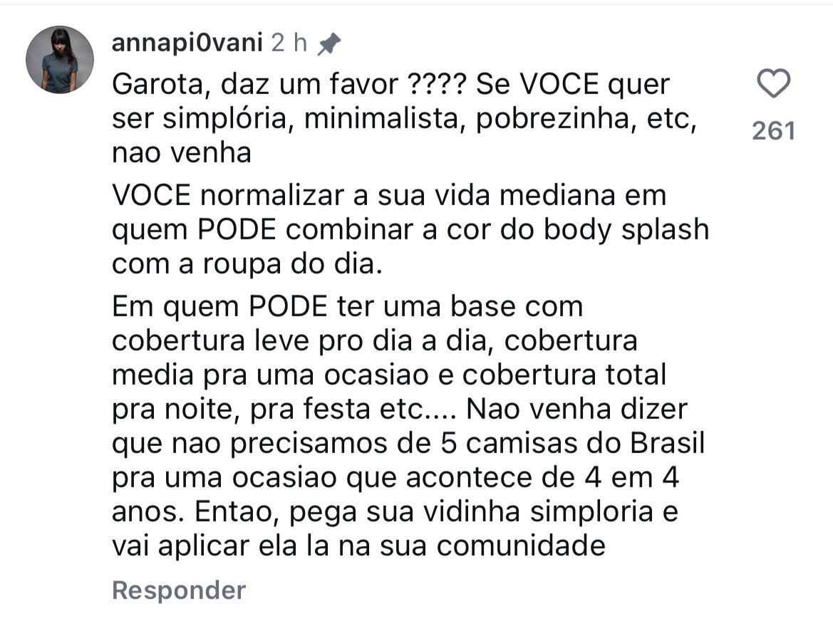 bubru30's tweet photo. Uma querida fazendo uma crítica sobre o consumismo desenfreado da galera e o primeiro comentário assim https://t.co/NoBl77IiA0