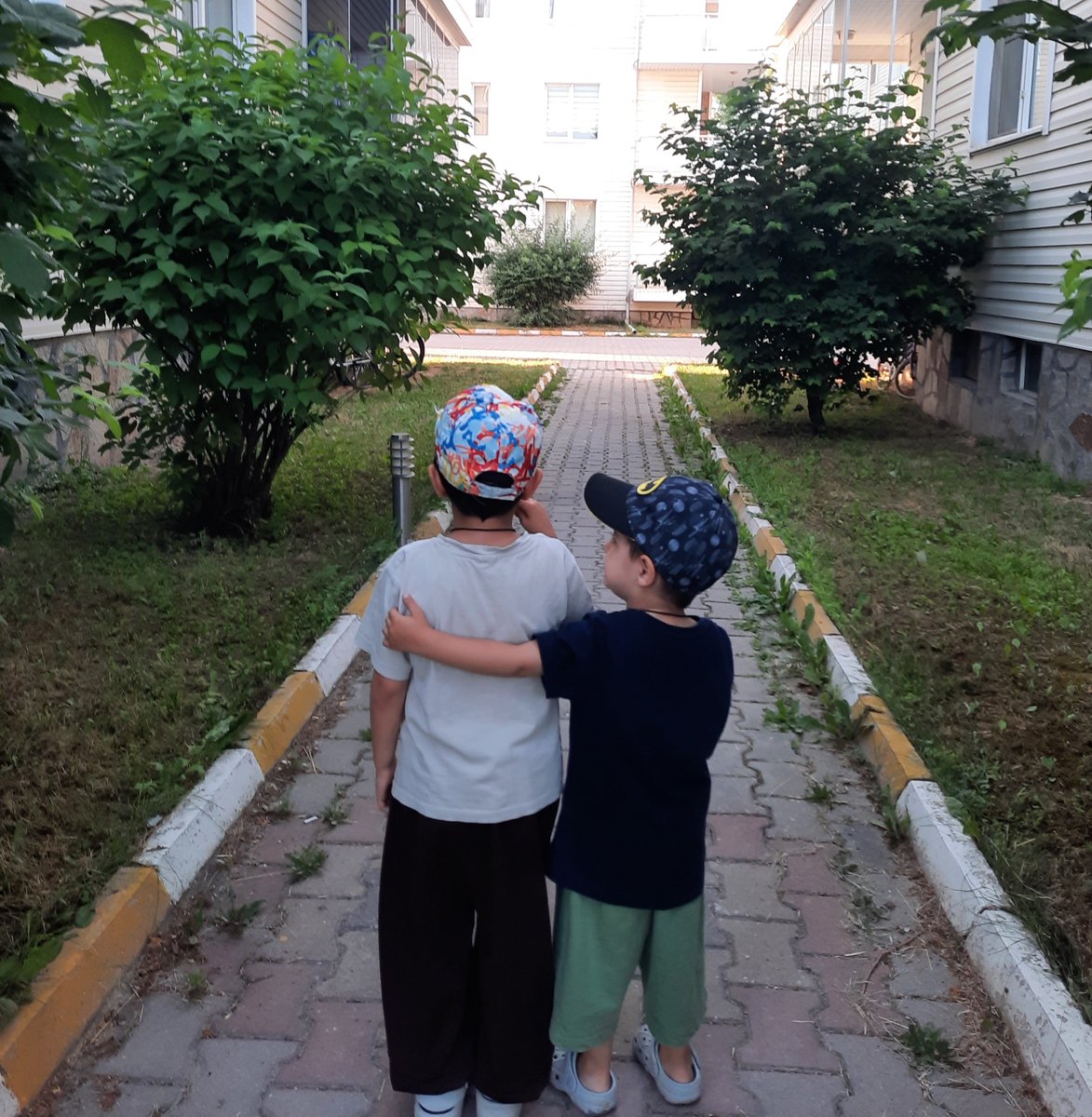 Berramltss's tweet photo. Dondurma alıp eve dönesiye kadar 389264  olay yaşadık ama sonu mutlu bitti https://t.co/WEdBsOhb4d