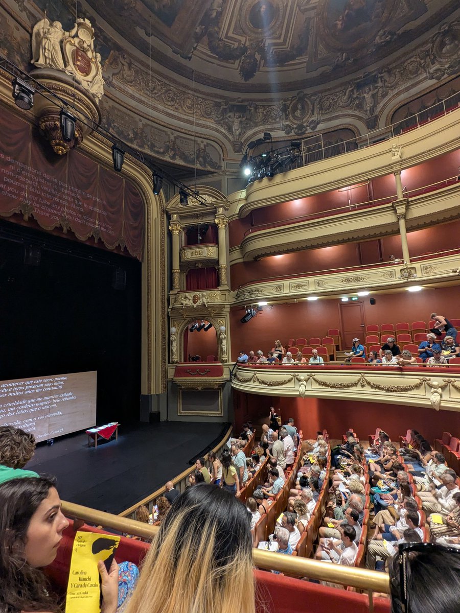 stephan_dipita's tweet photo. UMA LUZ CORDIAL de Carolina Bianci.
À l'Opéra du Grand Avignon. 
#Avignon 
#Theatre https://t.co/Bqr9FM7xDm