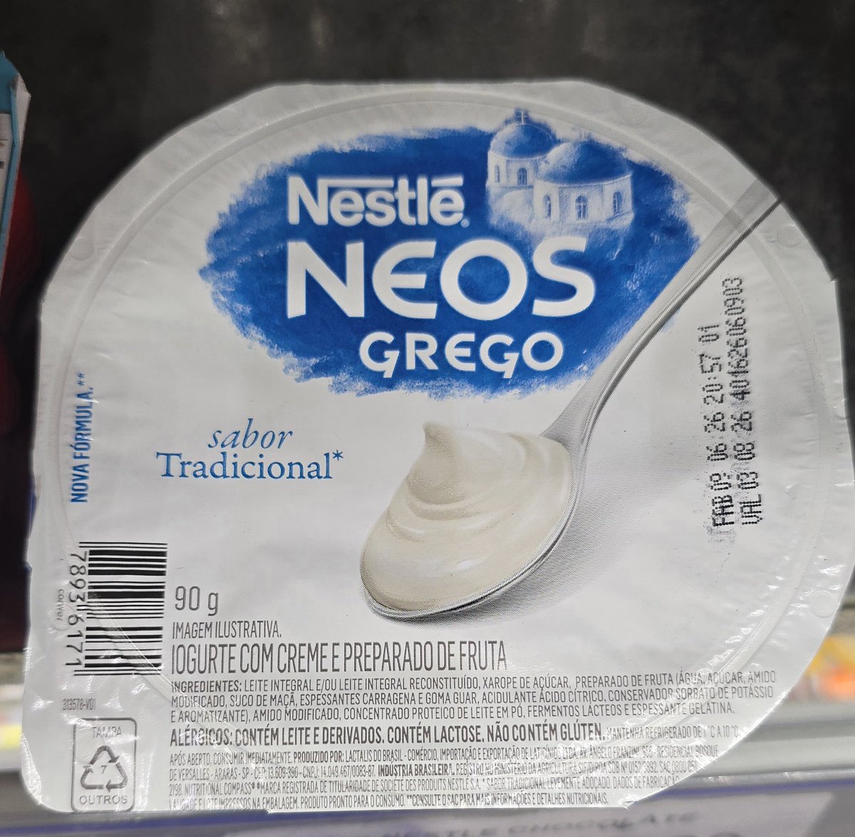 MrCaptain_'s tweet photo. Não Nestlé, eu não vou ligar no SAC pra poder saber quantas calorias tem o iogurte...
Vou comprar de outras marcas que tem a informação clara. https://t.co/z18E4vbjqa