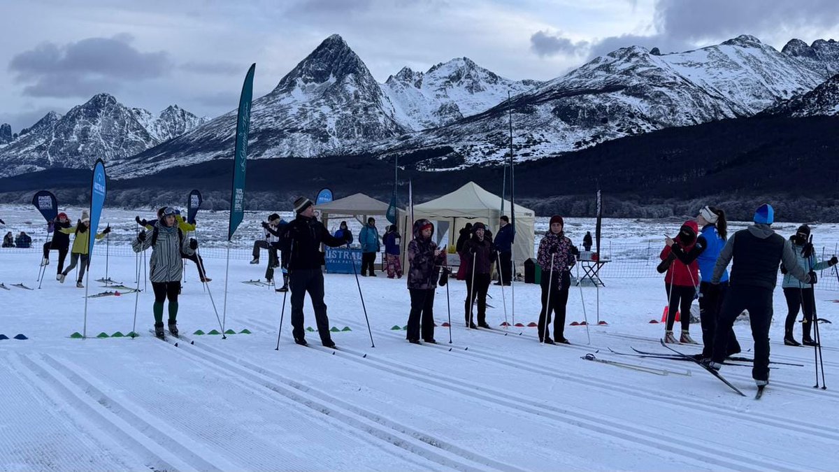 InFueTur's tweet photo. 👉Los eventos enmarcados en la Fiesta Nacional del Invierno reunieron a residentes y turistas para celebrar el invierno ❄️🎉
El @InFueTur  junto al sector público y privado dieron inicio a la celebración que le da la bienvenida a la estación del hielo y la nieve. https://t.co/p2ZeYlL2XD
