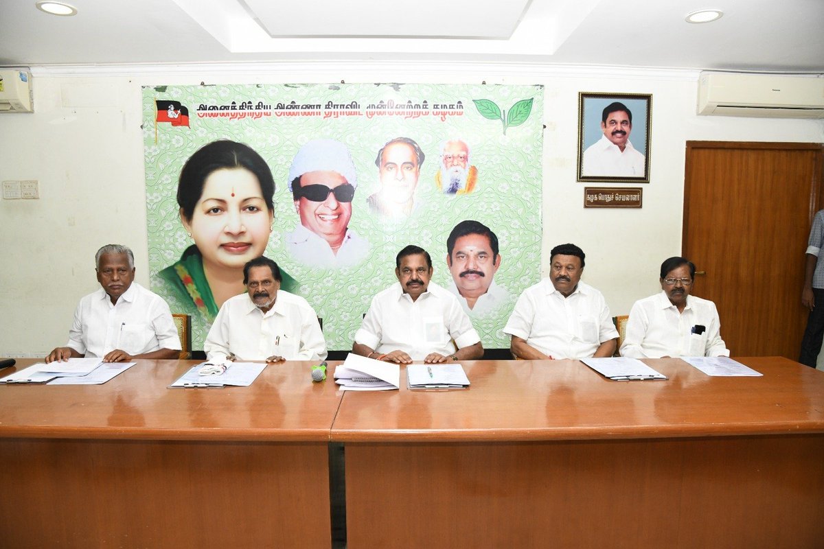 SDSSELVAM's tweet photo. சென்னை ராயப்பேட்டை புரட்சித்தலைவர் எம்ஜிஆர் மாளிகையில், கழகப் பொதுச்செயலாளர் புரட்சித்தமிழர் எடப்பாடி K.பழனிசாமி அவர்களின் தலைமையில் நடைபெற்ற தஞ்சாவூர் தெற்கு மாவட்ட கழக நிர்வாகிகளின் கலந்தாலோசனைக் கூட்டத்தில் கலந்துக்கொண்ட போது... 

#அஇஅதிமுக #எடப்பாடியார் #SDS #SDSSELVAM #ADMK https://t.co/tDygPORitx