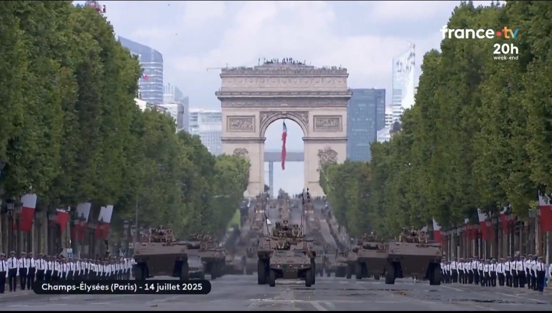 lacavapeter's tweet photo. Scandaleux ce 14 juillet imposé par Macron en faisant défiler des soldats ukrainiens adorateur du Illème Reich
Une destruction de +
Pardon à nos militaires et autres qui vont défiler
Mais c’est la première fois que je ne vais pas regarder ce défilé de la honte

Qu’en pensez-vous? https://t.co/VvkGI8pMcA