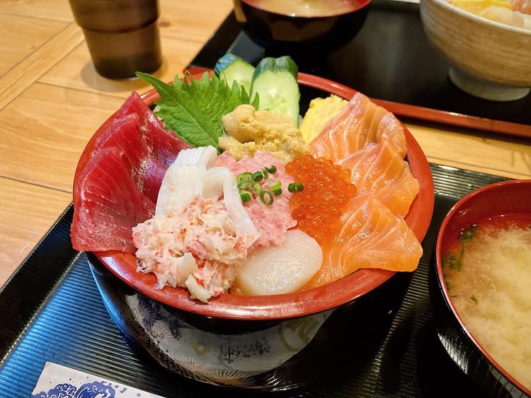 haruka_soprano's tweet photo. 初夏の札幌🐟🥂🌹🥟🍨🐑

短い時間だったけど、よく食べ笑い、歩いた楽しい旅でした🐈 https://t.co/GLZTYfH5li