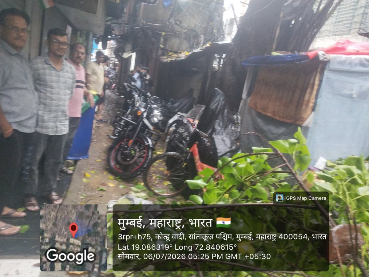 KajlaRana95861's tweet photo. सांताक्रूझ पश्चिम प्रभाग९७मधीलकोतवालीपरिसरात धोकादायक झाडाची तात्काळ छाटणी करूनसंभाव्य दुर्घटनाटळली नागरिकांच्यातक्रारीचीदखलघेतल्याबद्दलप्रशासनाचे आभार Ganesh Raniवसंपूर्णशिवसेनाटीमच्यापाठपुराव्यालायश.🌳🙏 #SantacruzWest #ShivSena #97wada @mybmc @mybmcWardHW @yuvasenabandraw 🚩🏹 https://t.co/DBKqGlf2qg