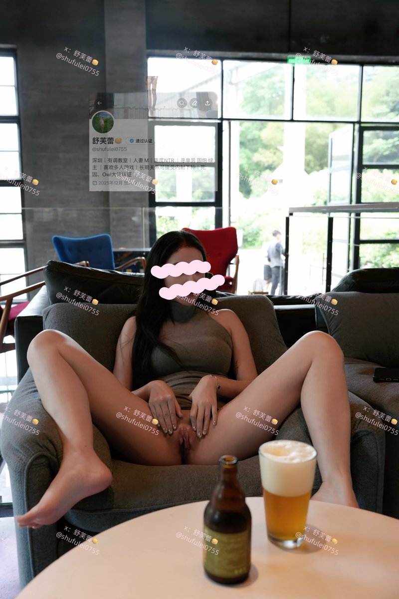 shufulei0755's tweet photo. 母狗日常
被带到咖啡厅  穿着包臀裙（无内）
按指令摆弄姿势供主人欣赏玩弄
正面坐姿双腿大开、私处完全暴露；
侧身一手扶腿     一手掰开私处展示；
背对跪坐姿势     让屁股完全暴露
被看到也保持不许动  不知道店员看到作何感想？

@KazamaTom
@KasukabeAe
@Suotomet
@sktwobba https://t.co/VTnkSgqgTJ