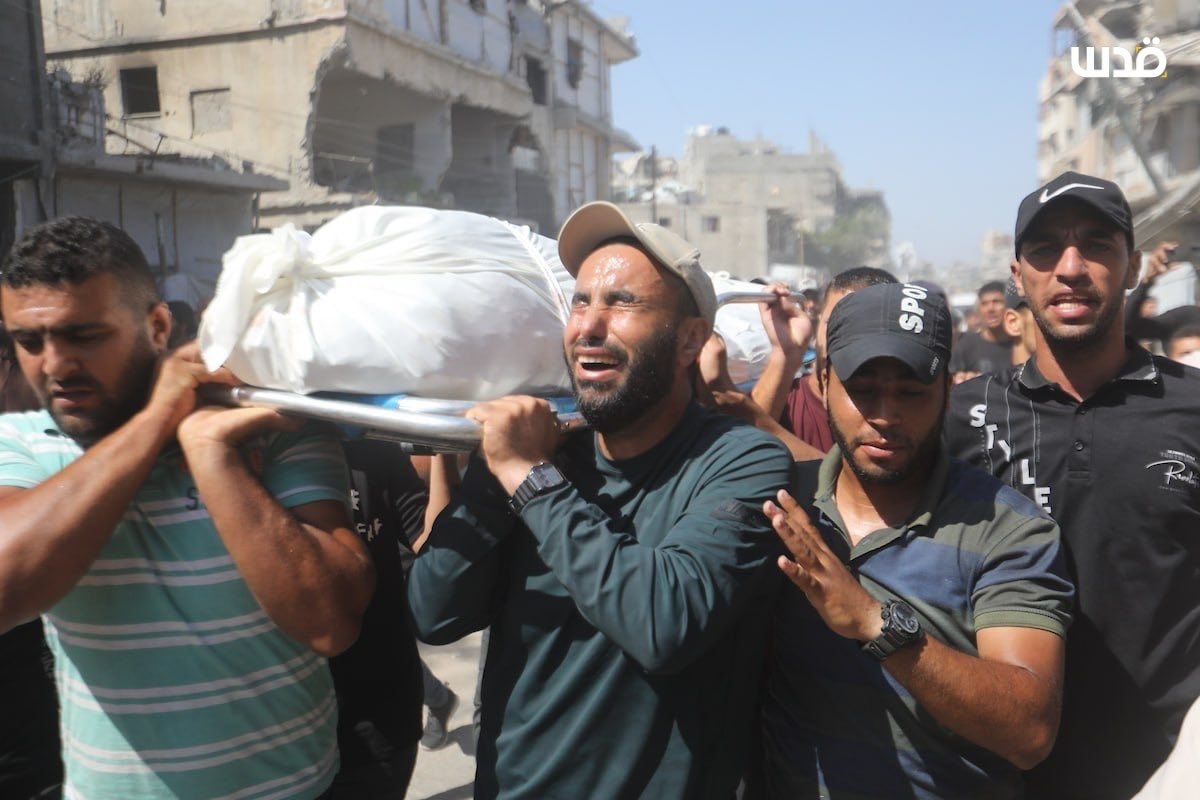 shameensuleman's tweet photo. UPDATE NUMBER THREE | 6 JULY 2026🧵🧵
Sources: journalists on the ground,

🟥 Gaza

🔳 Medical sources in Gaza hospitals reported that since dawn, at least six Palestinians had been martyred and more than twenty others injured by israeli occupation fire in several areas across the Gaza Strip.

▪️ Hamas later referenced the same toll in its statement, saying the killing of six Palestinians and the wounding of more than twenty others since dawn reflected the continued genocidal assault on Gaza and the occupation’s refusal to abide by its commitments under the ceasefire agreement.

🔳 Gaza Civil Defence crews recovered the bodies of eight martyrs who had remained trapped beneath the rubble of a destroyed home in the Al-Sabra neighbourhood, south of Gaza City.

▪️ The recovery came after intensive rescue efforts, adding another layer to Gaza’s daily grief, where families are not only burying those killed today, but also searching through the ruins of previous bombings for loved ones who disappeared beneath collapsed homes.

🔳 In Tel al-Hawa, southwest of Gaza City, Palestinians inspected the damage after israeli occupation forces bombed a residential apartment in the middle of the night, martyring two Palestinians and causing extensive destruction at the targeted site.

▪️ Scenes from the funeral of Mohammed Falah Daghmash and his wife showed mourners carrying the couple after they were martyred in that attack on their apartment in Tel al-Hawa. Another home became a grave. Another family was torn apart in the night.

🔳 In Khan Younis, heartbreaking scenes showed a young Palestinian child bidding farewell to his martyred father during a funeral in the southern Gaza Strip.

▪️ The child now joins Gaza’s growing generation of orphans, children who are being forced to understand death before life, farewell before safety, and loss before childhood.

🔳 Palestinians gathered at the Martyrs’ Mosque in Al-Nuseirat refugee camp, in the central Gaza Strip, to bid farewell to Huzayfa Al-Huwayri, a member of the Al-Qassam Brigades, after he was martyred in an israeli airstrike in Gaza City.

▪️ Funeral prayers were held before mourners carried him to his final resting place, as funeral processions continued across Gaza under the same assault that has turned burial into a daily ritual.

🔳 israeli occupation warplanes launched fresh airstrikes on Rafah, in the southern Gaza Strip.

▪️ The attack came as the south remains under continued military pressure, with Rafah repeatedly targeted despite the wider political language around ceasefire implementation and administrative transition.

🔳 israeli drones dropped bombs around Bani Suheila Roundabout, east of Khan Younis.

▪️ The attack added to the pattern of drone fire, airstrikes and bombardment across the southern Gaza Strip, where displaced families and exhausted communities continue to face direct military threat.

🔳 israeli occupation warplanes also launched an attack targeting Roni Street in the Al-Mawasi area west of Khan Younis.

▪️ Al-Mawasi has repeatedly been presented as an area where displaced Palestinians are forced to seek refuge, yet it continues to be struck, proving again that the occupation’s language of “safe areas” has never protected Palestinian life.

🔳 The lawyer of Dr. Hussam Abu Safiya said israeli authorities have transferred the detained hospital director to solitary confinement as a form of torture, adding that he is subjected to brutal daily assaults, held in extremely poor conditions without any formal charge, and remains in serious danger because of his deteriorating health. The lawyer also revealed that more than 100 Palestinian medical personnel are currently being held by the israeli occupation without being charged with any crime, describing Dr. Abu Safiya’s case as part of a wider campaign targeting Gaza’s healthcare workers.