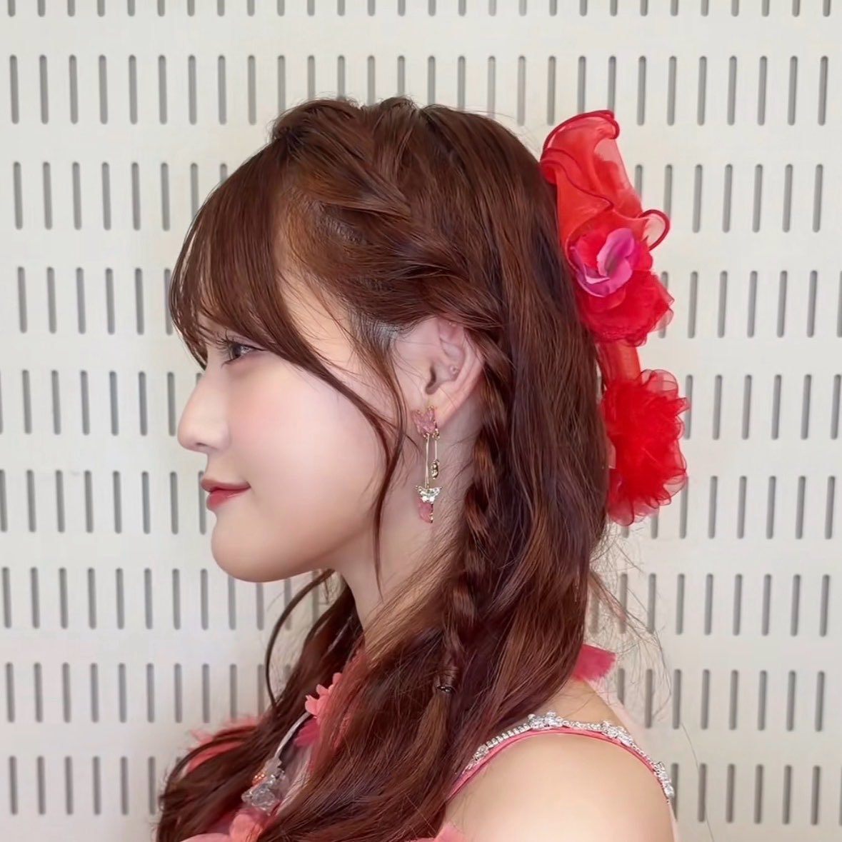si3_z005lizq's tweet photo. 横顔から正面、笑った顔まで綺麗すぎるよ瞳ちゃん😭🫶🏻 https://t.co/coL5JcVU0D
