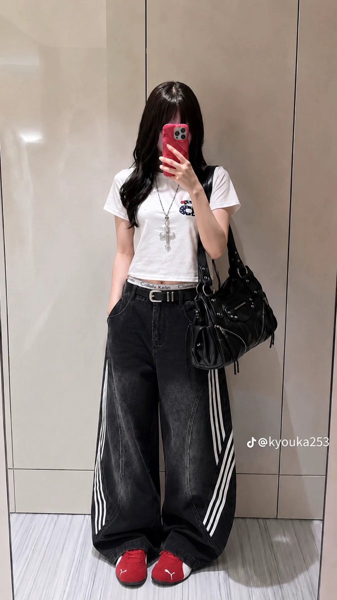 rara___chi's tweet photo. 骨格ウェーブが1番痩せ見えする夏服はこれ‼️
華奢に見えるし足もごりごり長く見える🙂‍↕️🙂‍↕️ https://t.co/HdgU6ST6l1