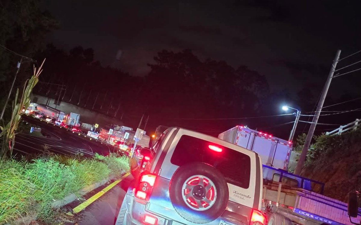 PublinewsGT's tweet photo. ⚠️Kilómetros de tráfico en ruta Interamericana este lunes por múltiple accidente
Cientos de conductores se han visto afectados.
#PublinewsGT #TráficoGT #Interamericana
Mira acá⬇️
https://t.co/K2RVbkB0Fp https://t.co/4GZhFjoW1I