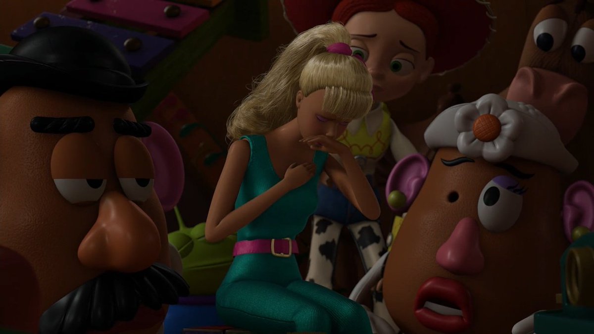 Ris_Bluue's tweet photo. La vd, hay que darle mucho mérito a la película por atreverse a tratar el tema del cambio en una franquicia como lo era Toy Story. Ya las primeras dos películas tenían sus momentos serios, pero no llega al nivel de fatalismo que tiene está entrega. https://t.co/9dqj4hA0pt
