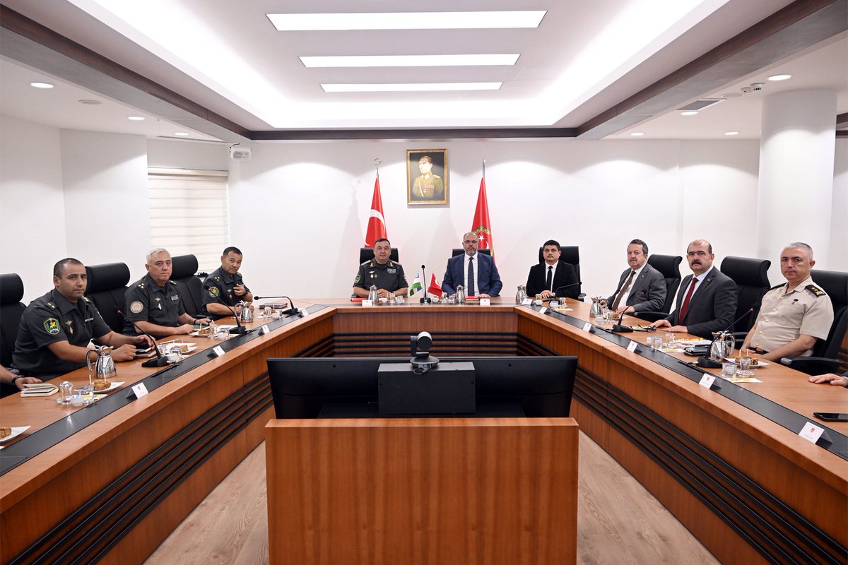 msuedutr's tweet photo. Özbekistan Cumhuriyeti Savunma Bakan Yardımcısı ve Askerî Güvenlik ve Savunma Üniversitesi Birinci Rektör Yardımcısı Tümgeneral Farkhodjon Shermatov başkanlığındaki heyet, Rektörlüğümüzü ziyaret etti.

Heyet; Özbekistan Cumhuriyeti Askerî Güvenlik ve Savunma Üniversitesi ile Milli Savunma Üniversitesi arasında askerî eğitim iş birliği imkânlarının geliştirilmesi kapsamında görüş alışverişinde bulundu.