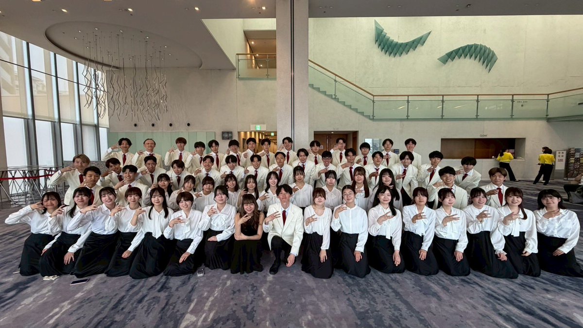 Choir_Erde's tweet photo. 【活動報告】
Joint Concert 2026が無事に終演いたしました！✨ ご来場いただいた皆様、本当にありがとうございました🙇‍♀️
OBOGの先輩方にもたくさん足を運んでいただき、部員一同とても嬉しかったです☺️🫶
合同ステージでは、世代を超えて一緒に一つの音楽を作り上げることができ、本当に幸せでした🍀 https://t.co/GyspvjgE8c