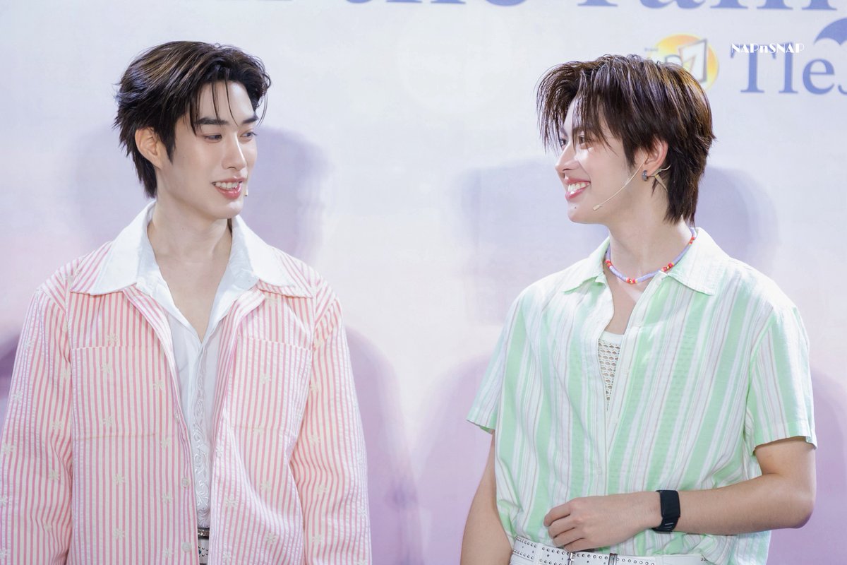 NAPnSNAP's tweet photo. มีคนเหลือบมองเสื้อน้อง ระบบ QC ทำงานอัตโนมัติ 🙈🫣

Stuck with you in the Rain
#raindaywithD7xTLEFIRSTONE
#TleFirstone #เติ้ลเฟิร์สวัน  
#TLE_mtm #Firstone https://t.co/5ePZfFB9u4