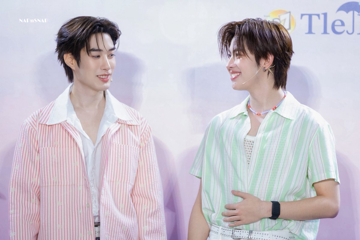 NAPnSNAP's tweet photo. มีคนเหลือบมองเสื้อน้อง ระบบ QC ทำงานอัตโนมัติ 🙈🫣

Stuck with you in the Rain
#raindaywithD7xTLEFIRSTONE
#TleFirstone #เติ้ลเฟิร์สวัน  
#TLE_mtm #Firstone https://t.co/5ePZfFB9u4