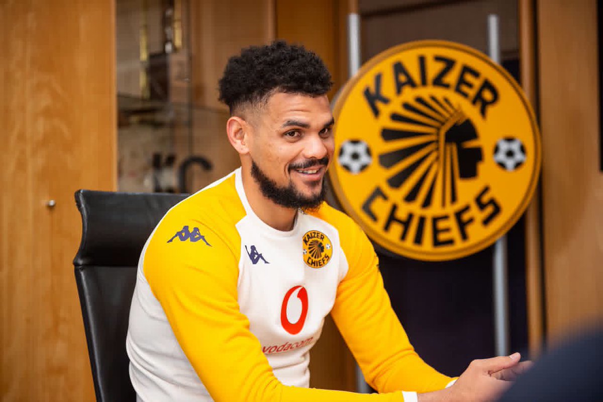 90minssoccer's tweet photo. Leaner Khosified
Kaizer Chiefs have strengthened their goalkeeping department with the signing of renowned shot-stopper Renaldo Leaner.
#WelcomeLeaner #Amakhosi4Life #90minssoccer https://t.co/1pFXXMj4sG