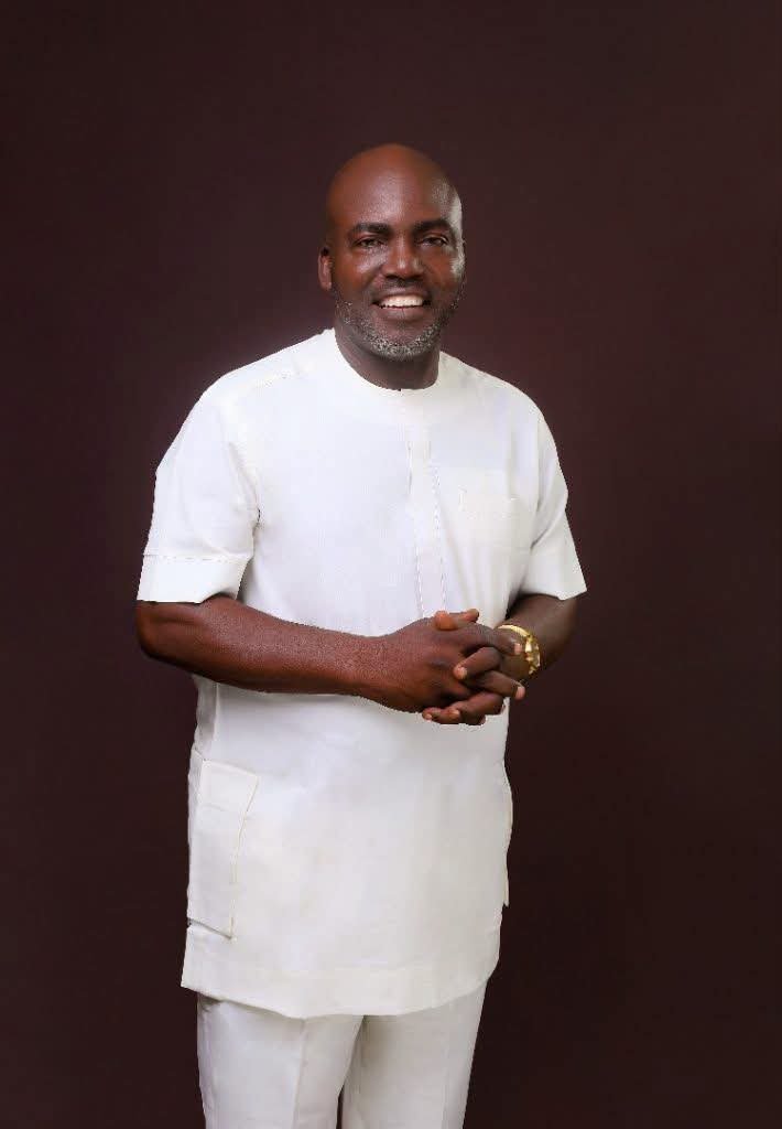 Efeom's tweet photo. As intellectually aware, educated, and politically conscious as many Deltans are, too many still abandon critical thinking when politics is involved.
Move from one comment section to another, and you'll find the same people hurling insults at anyone who dares to criticize the governor, Okowa, or members of the APC. Blind loyalty has replaced independent thinking.

Until we reject politics driven by stomach infrastructure, poverty will continue to define the lives of many. Sadly, many EAs, SSAs, SAs, and media praise singers are struggling themselves. They spend their time attacking fellow citizens online, yet many cannot boldly express those same views to the politicians they defend.

We live in a state where: • The House of Assembly struggles to effectively hold the executive accountable. • Many commissioners act more like loyal aides than independent public servants. • Some Special Advisers have little or no access to the governor, with some reportedly never having met him. • Local Government Chairmen often lack the independence to run their councils effectively. • Councillors are expected to remain silent instead of fully representing the people.

Meanwhile, the political establishment continues to sing its own praises while many ordinary Deltans struggle with hardship every day.
If our people truly understood how wealthy Delta State is, they would realize how much potential has been lost since 1999.

We must speak out against poor governance, reject politics based on "stomach infrastructure,  and work together to build a Delta State where government truly serves the people. 

Reasons we need @dchrisiyovwaye for governor in delta state.
