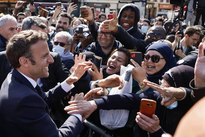 _Shadock_'s tweet photo. @stark92ii @TalhaAhmad81 la preuve en images - 132 ans - 14500000 chouhada et voila ce que ca donne (Macron - Alger 2017) si apres ca tu l'ouvres encore, je ne peux plus rien pour toi c direct l'hosto ! https://t.co/sQZZDHNZx6