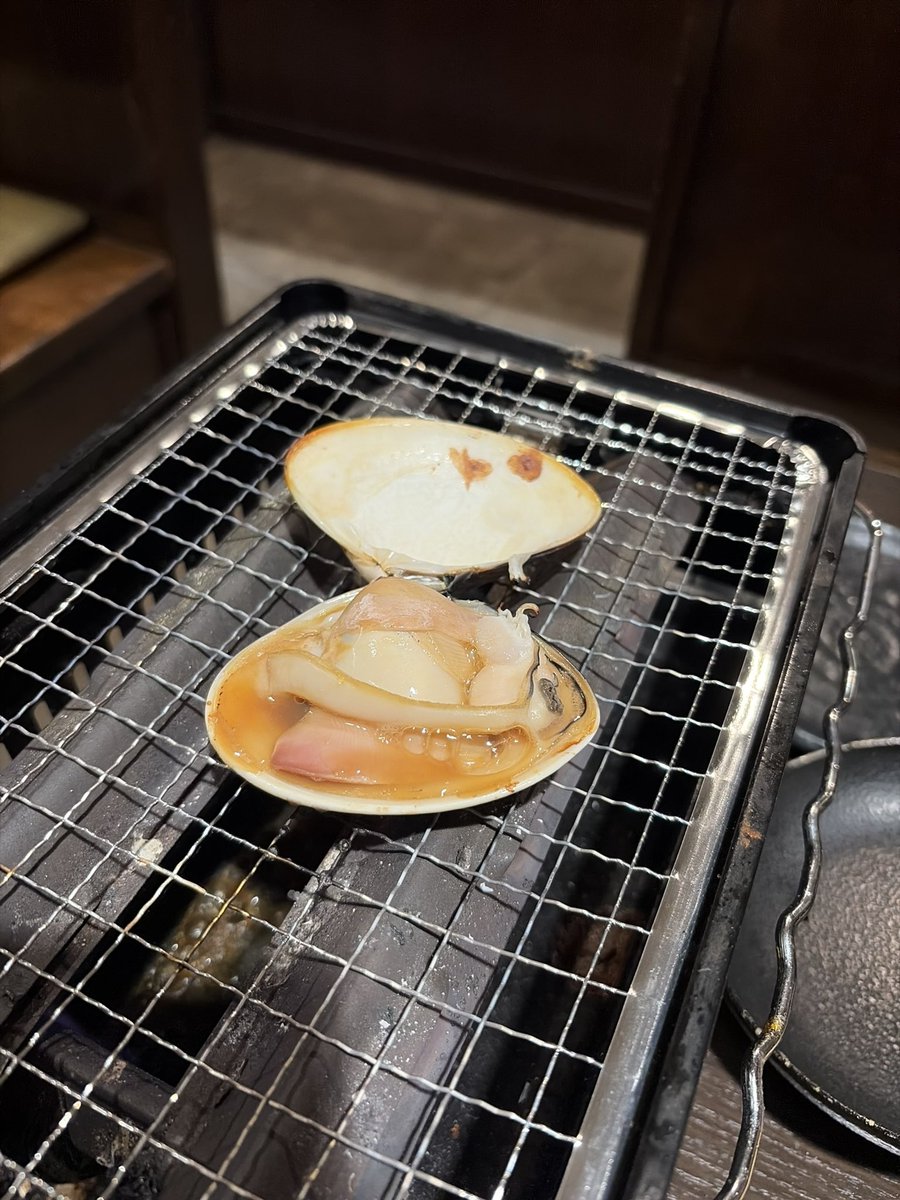 yoshi_voice's tweet photo. 仕方ないので家の近所へ移動。
入ったことない居酒屋に入る。
まさかの自分で焼くタイプの店。

しっかり楽しむ。
そして呑みたい焼酎もあったので満足。
明日の休日出勤も頑張るか…。 https://t.co/VoL1YyX4Q6