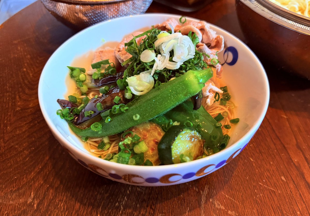 mm1vBa's tweet photo. 有り得んくらい美味い揚げ浸しそうめんが出てきた https://t.co/5k5qTBSoez