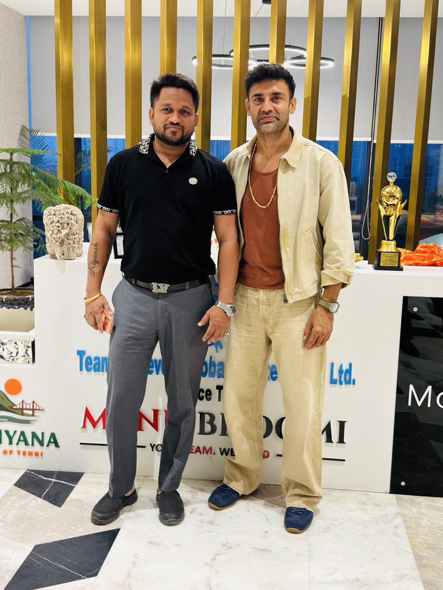 Pk22717855's tweet photo. It was a pleasure meeting Indian professional wrestler and actor Sangram Singh at the office today. Truly inspired by his humility, positivity, and remarkable journey. 💪🇮🇳 https://t.co/acAdPIpWt4