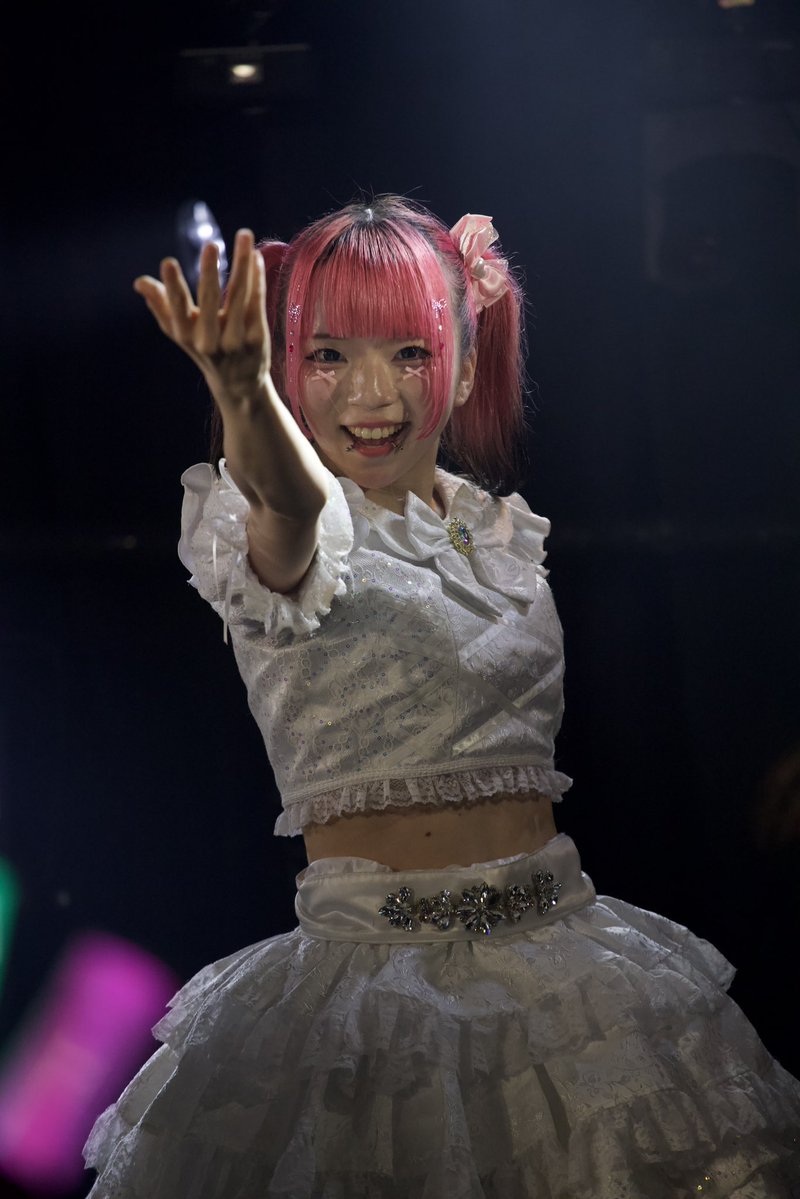 purple_blackJet's tweet photo. 夏フェスの疲れを全く感じさせない、素晴らしいス���ージでした。
コールが難しい。勉強します。
#ヒトノユメ
#萌結こゆ
#こゆくて満足 https://t.co/Q74tFCqb2M