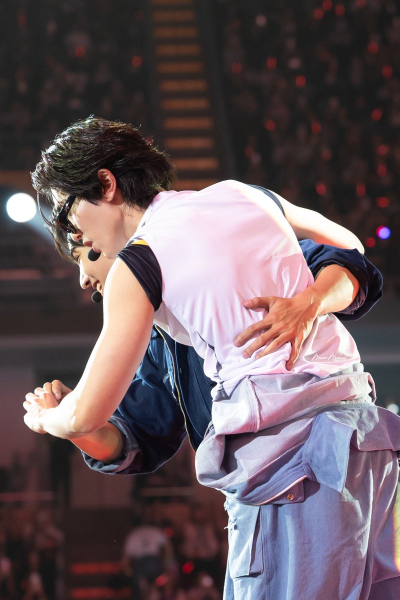 nenanemo_'s tweet photo. ~ เค้าทำมือเป็นรูปหัวใจกัน แต่นี่เขินอีกมืออ่ะ ^^ ~ 

#JoongDunk 
[24052026] https://t.co/h8MeCVK4hX