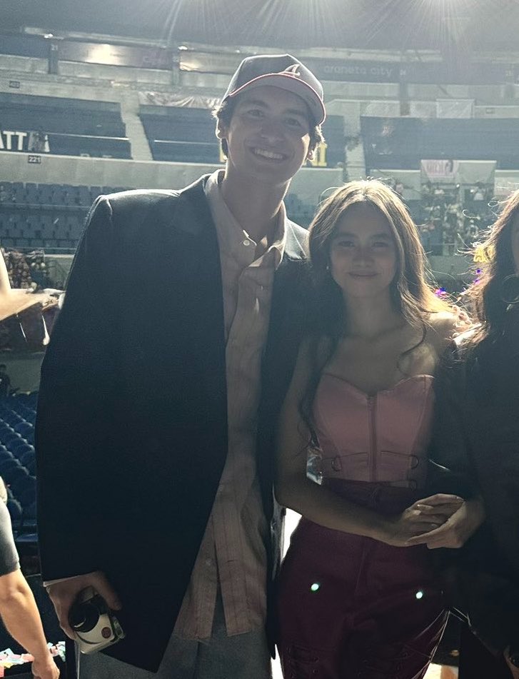 ANT0NIEAN's tweet photo. they’re literally just standing there but the visuals are everything https://t.co/LX3Mze1qEh