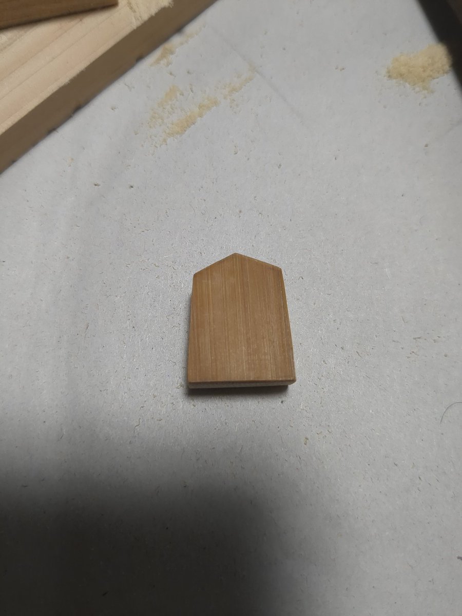 zaku_iron's tweet photo. ☖型での試作１号、８割ぐらい成形完成、斜めも多少出てきた

前作は青竹だったので薄かったが、今回は孟宗竹なので厚い！
この厚さと背の高さのが作りたかったのよ

 #ごいた #竹駒 https://t.co/9BPYA15ZGV