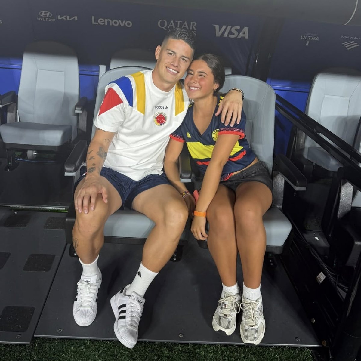 MadridUniversal's tweet photo. James Rodriguez with his daughter Salomé, then and now. 🤍 https://t.co/RP4zN2PkcU
