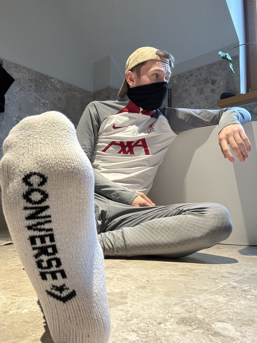 Phil_kinky's tweet photo. Qui veut les avoir sur son visage ? 

#kink #kinky #sportswear #fetish #fetich #dom #domsub #sub https://t.co/tvS74rf322
