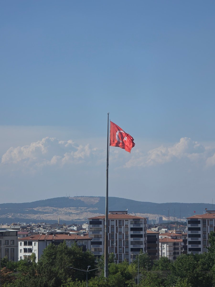_ibrahimce_'s tweet photo. Yorulunca "bayrağa" bakıyorum. https://t.co/UIOi94lc8d