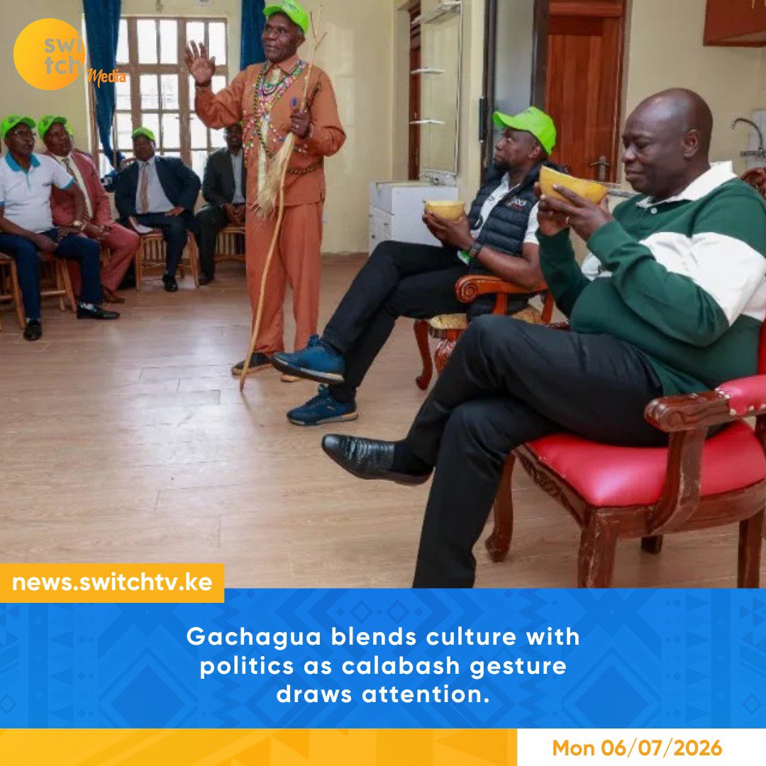 switchtvkenya's tweet photo. Rigathi Gachagua drew attention after drinking from a traditional calabash during a meeting with Gichugu leaders at his Wamunyoro home, blending culture with politics as he continues 2027 consultations.
#RigathiGachagua #KenyaPolitics #2027Elections #Culture #Kirinyaga https://t.co/DmoKINZs4b