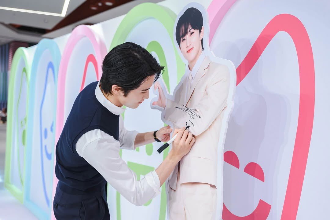 remlee_13's tweet photo. พูดจริง ๆ นะ 26ยังขนาดนี้ 30จะขนาดไหน ออร่าท่านประธานกระแทกหน้ามาก😭😭😭😭 https://t.co/6R0jmii5WV