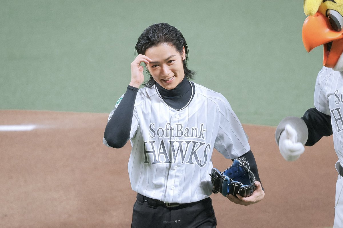howlarch's tweet photo. セレモニアルピッチ⚾️の後もずっと笑顔だった壱馬さん☺️

#鷹祭 #鷹SUMMERBOOST2026  
#THERAMPAGE #川村壱馬 https://t.co/DgbApIG5BK
