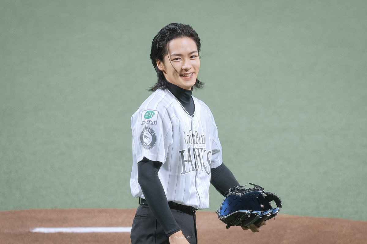 howlarch's tweet photo. セレモニアルピッチ⚾️の後もずっと笑顔だった壱馬さん☺️

#鷹祭 #鷹SUMMERBOOST2026  
#THERAMPAGE #川村壱馬 https://t.co/DgbApIG5BK