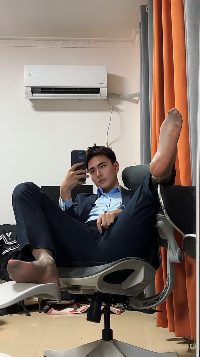 Simooniut's tweet photo. 抖音帅哥网红粗口丝袜 https://t.co/tAZt5pW5ey