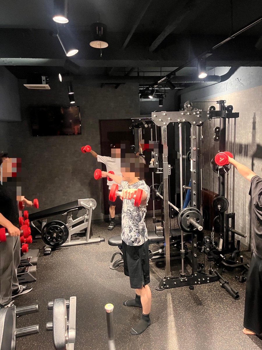 SGym_salon's tweet photo. エスジム第22回合トレ会done!
みんながいる環境だから『ちゃんとやろう』ってなるしサボれない。
環境の力を利用して自主的に追い込んだ時の『自分はそんな無理やり頑張った感ないのにしっかり達成感を得られる』感覚ってめちゃ貴重だよね。
本日もありがとうございました‼️ https://t.co/h62E4GCgMi