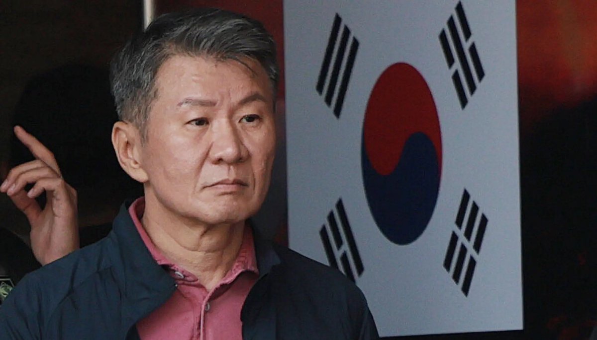 DbyD_NL's tweet photo. Chung Mong-gyu has officially stepped down as president of the Korea Football Association #KFA, ending his 13-year tenure early following #SouthKorea's group-stage exit at the 2026 World Cup. This effectively ends his family's KFA ruling of 33 years.
#FWC26 #football https://t.co/fuGDuFfscZ