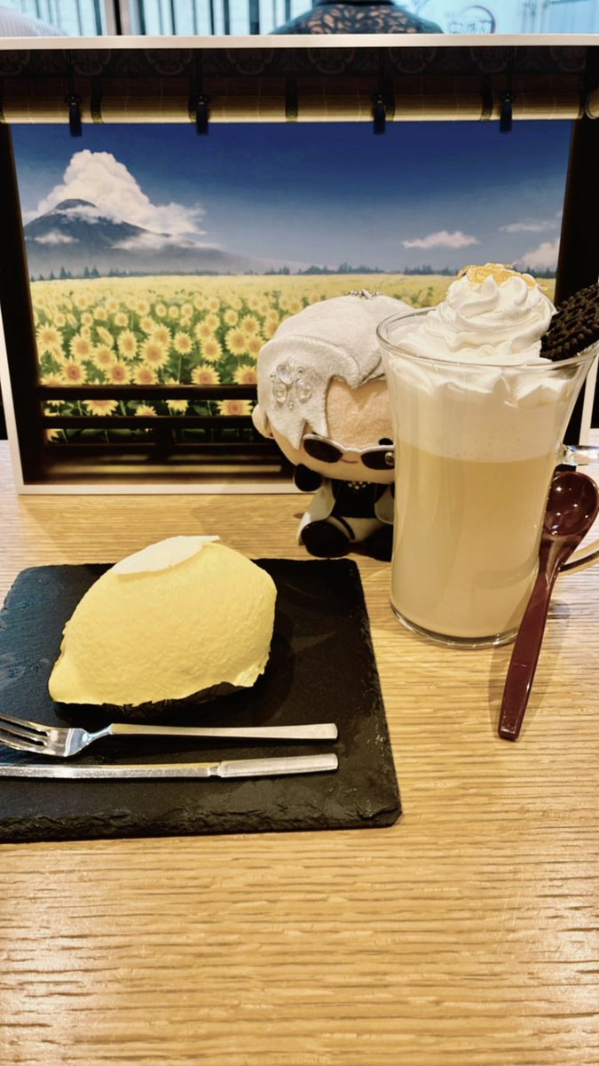 enjoymm_'s tweet photo. いってきました🐣🍋かわいかった！
海辺のクレープのゼリーがさっぱりしてて
あんこも甘すぎなくて美味しかった〜！
隣のお姉さんが譲ってくださったおちょも🥹🫶🏾

#万屋かふぇ https://t.co/PI6RNoqX2c