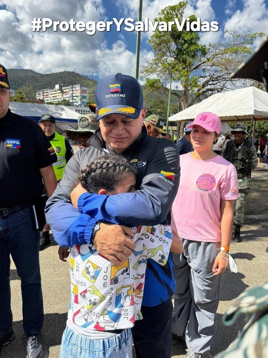 Chini2017's tweet photo. Por nuestros niños, niñas y adolescentes, ¡Venezuela renacerá con más fuerza que nunca! #ProtegerYSalvarVidas https://t.co/mAmqCGNONS